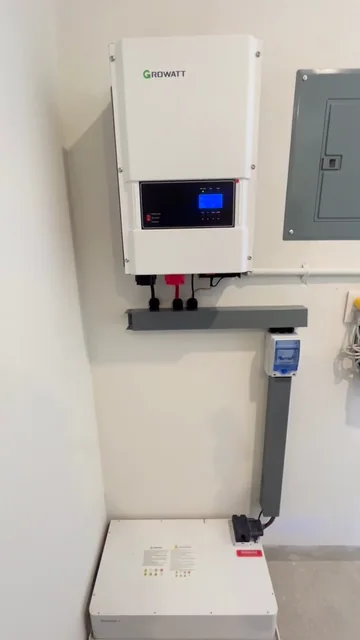 Inversor de pared, canalizaciones y equipo de almacenamiento en una instalación de respaldo